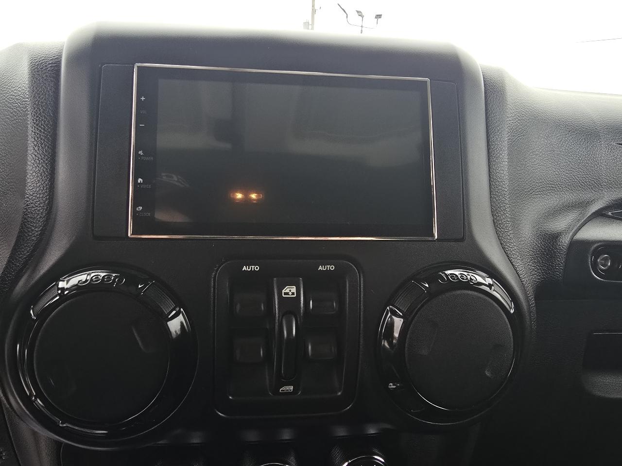 Jeep Wrangler Unlimited Sahara 4WD 2012