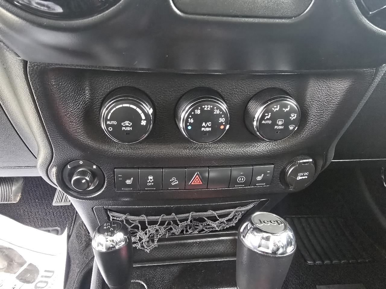 Jeep Wrangler Unlimited Sahara 4WD 2012