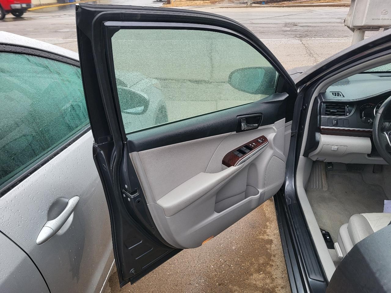 Toyota Camry XLE V6 2012