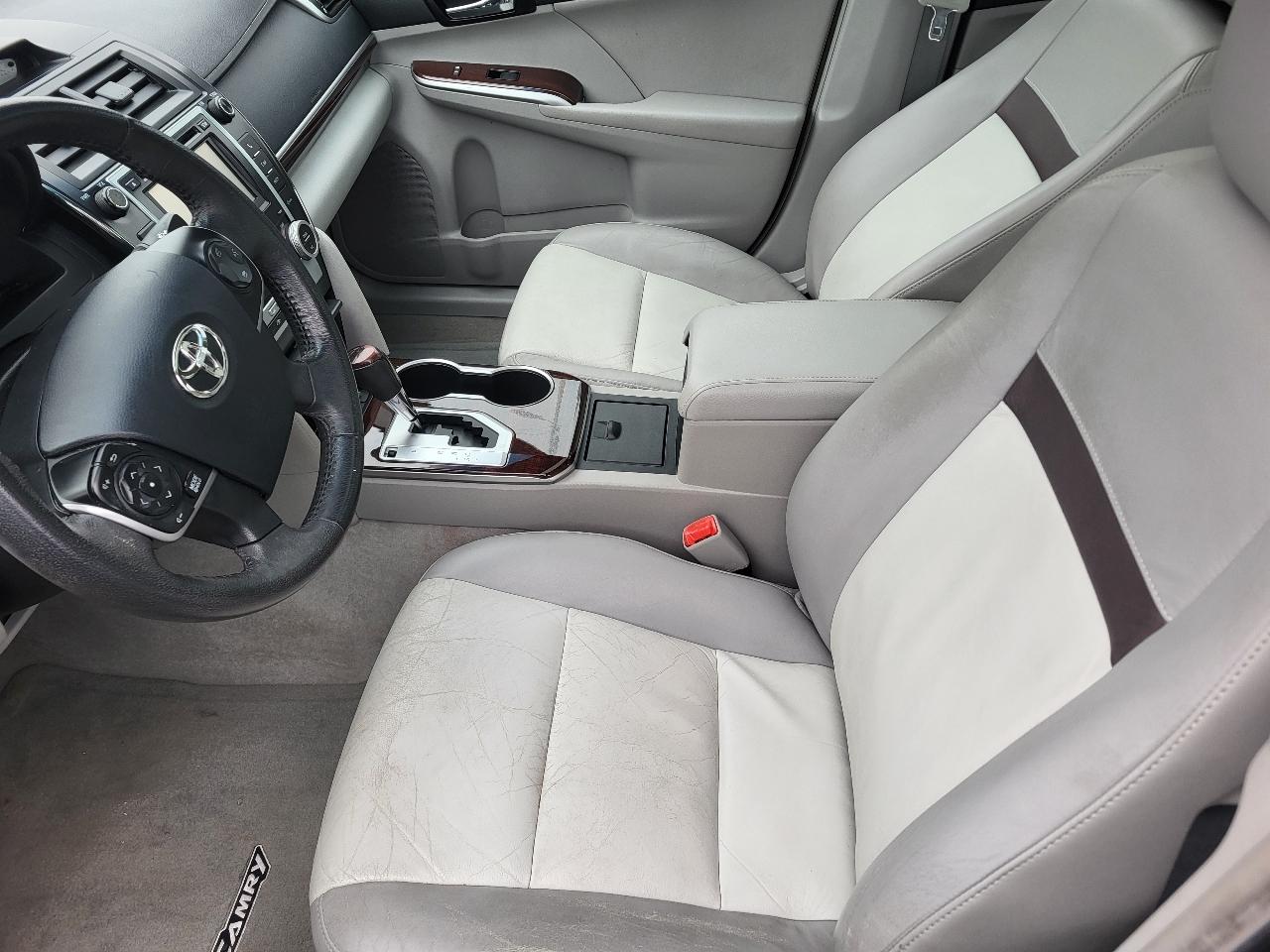 Toyota Camry XLE V6 2012