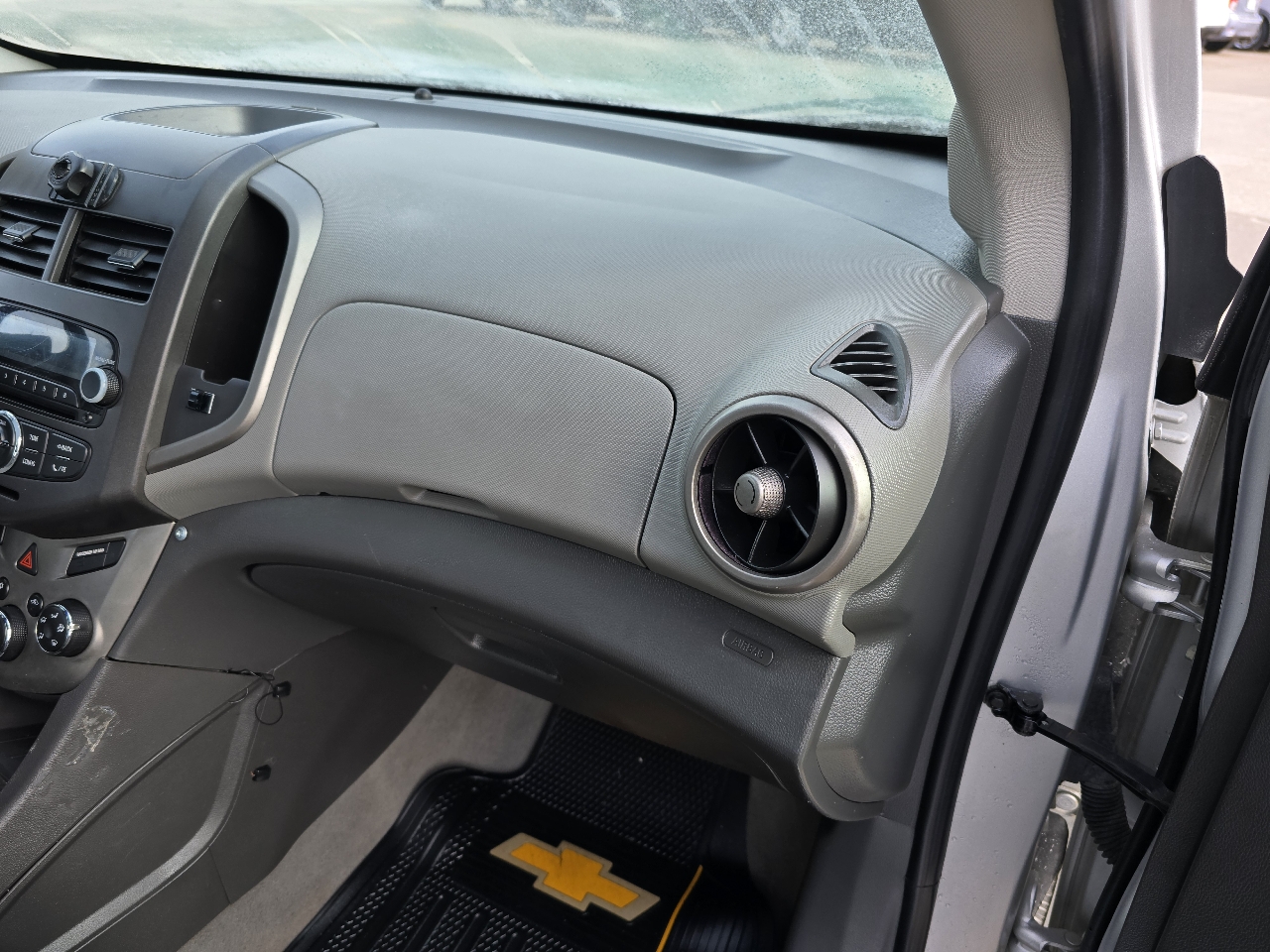 Chevrolet Sonic 1LT 5-Door 2012