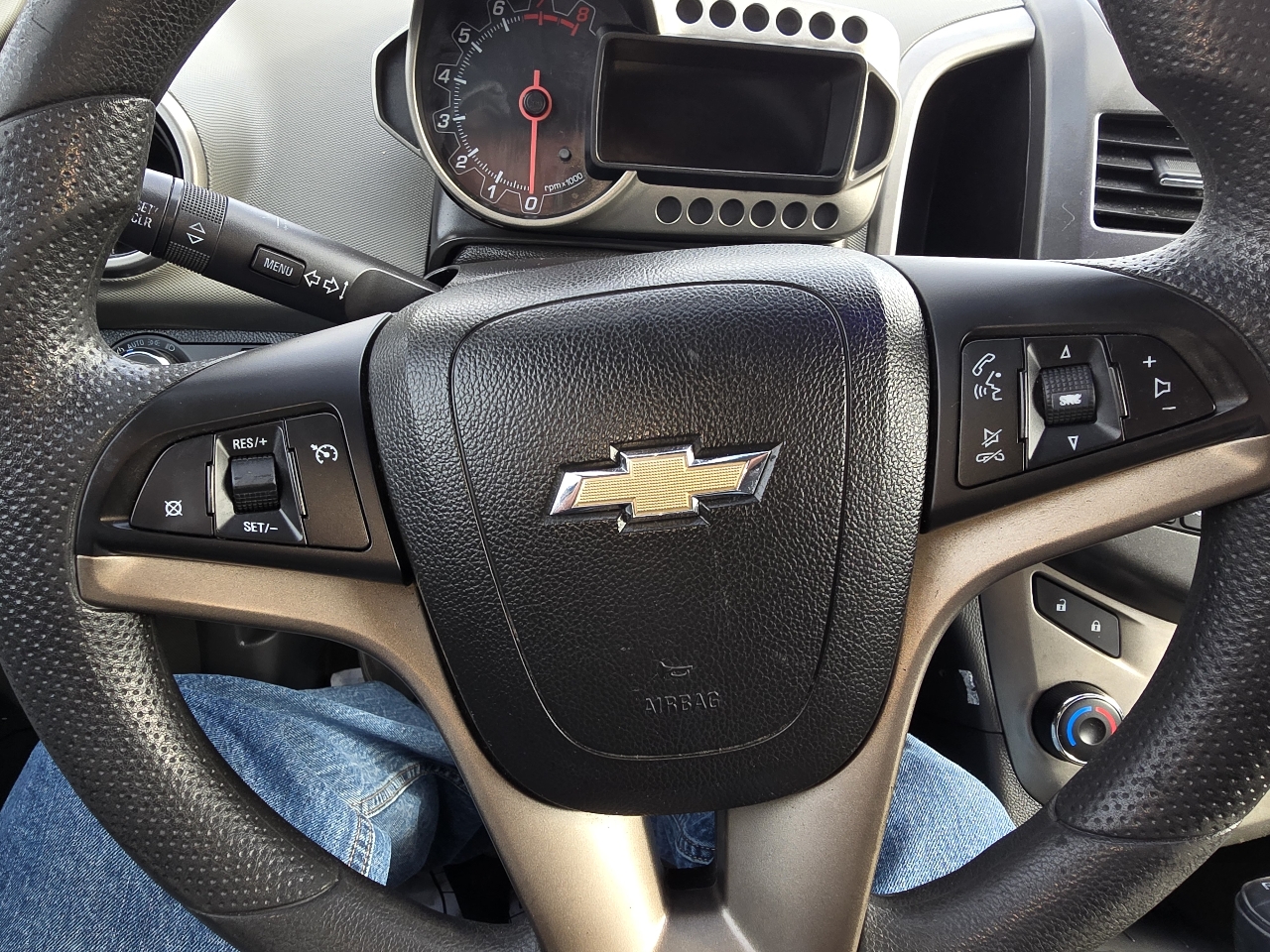 Chevrolet Sonic 1LT 5-Door 2012