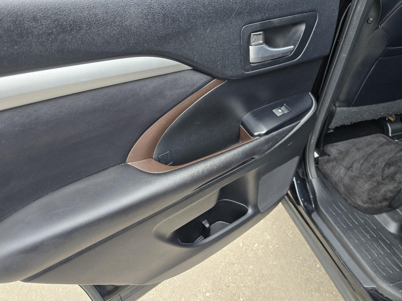 Toyota Highlander XLE FWD V6 2015