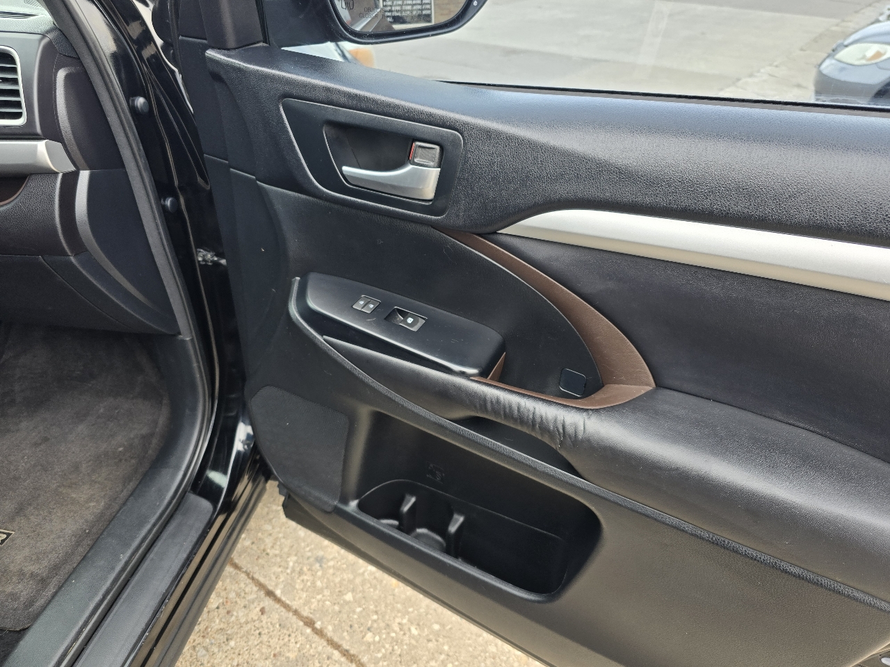 Toyota Highlander XLE FWD V6 2015