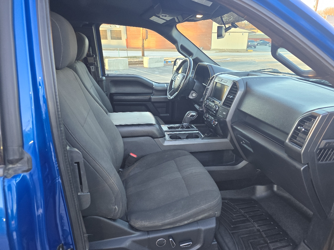 Ford F-150 4WD SuperCab 145" XLT 2017