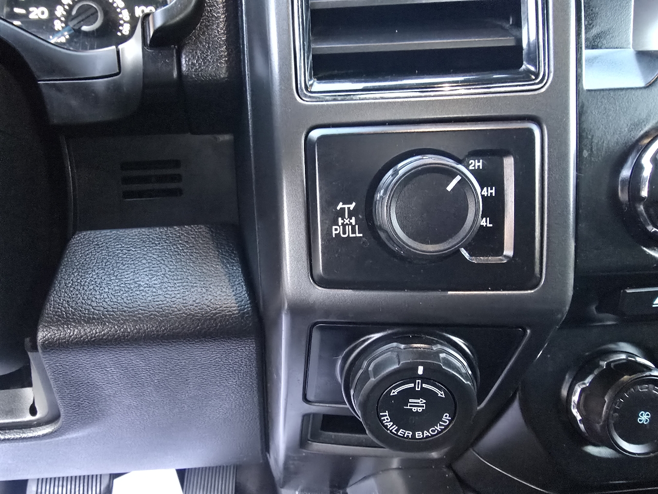 Ford F-150 4WD SuperCab 145" XLT 2017