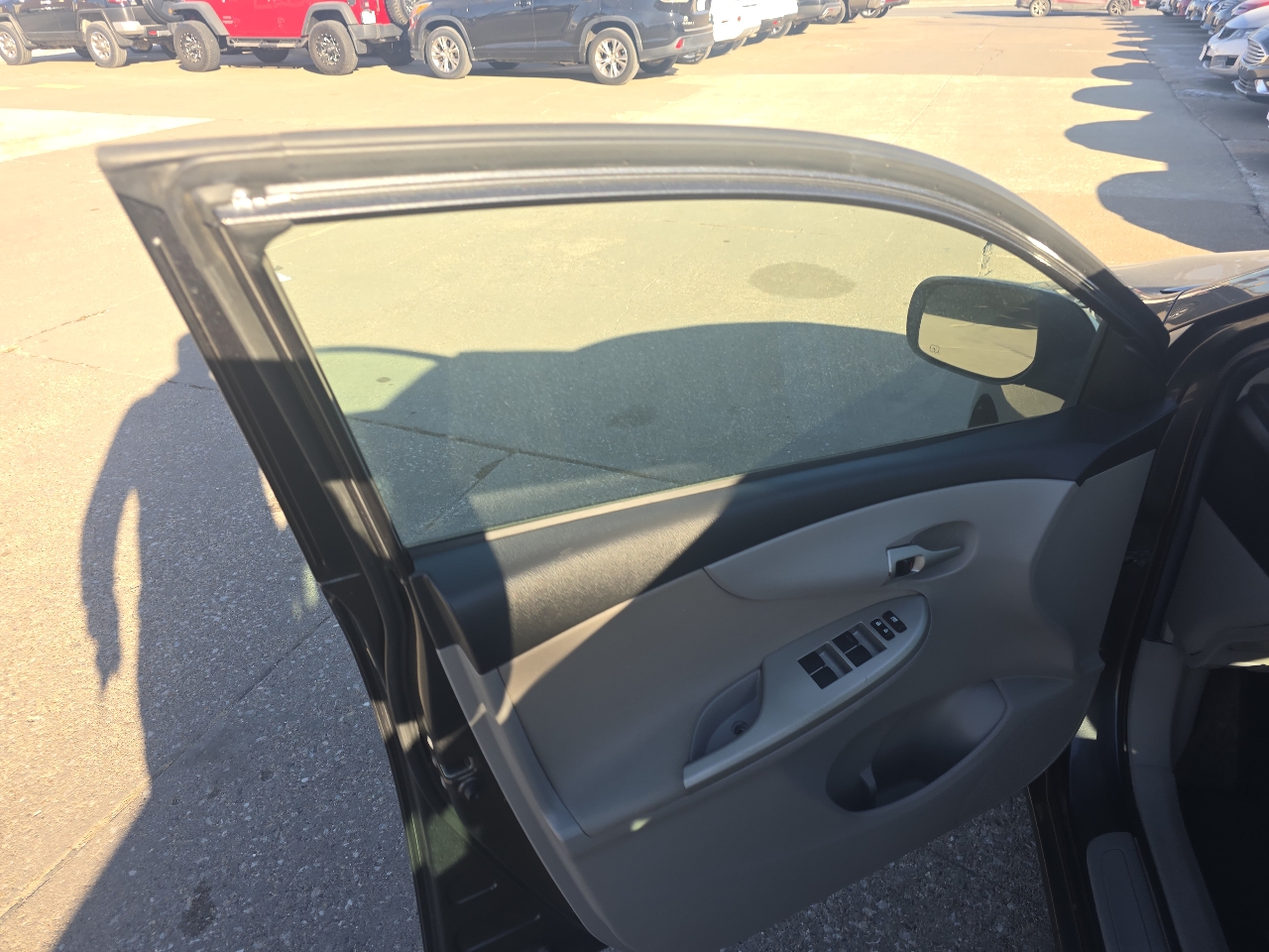 Toyota Corolla LE 4-Speed AT 2013