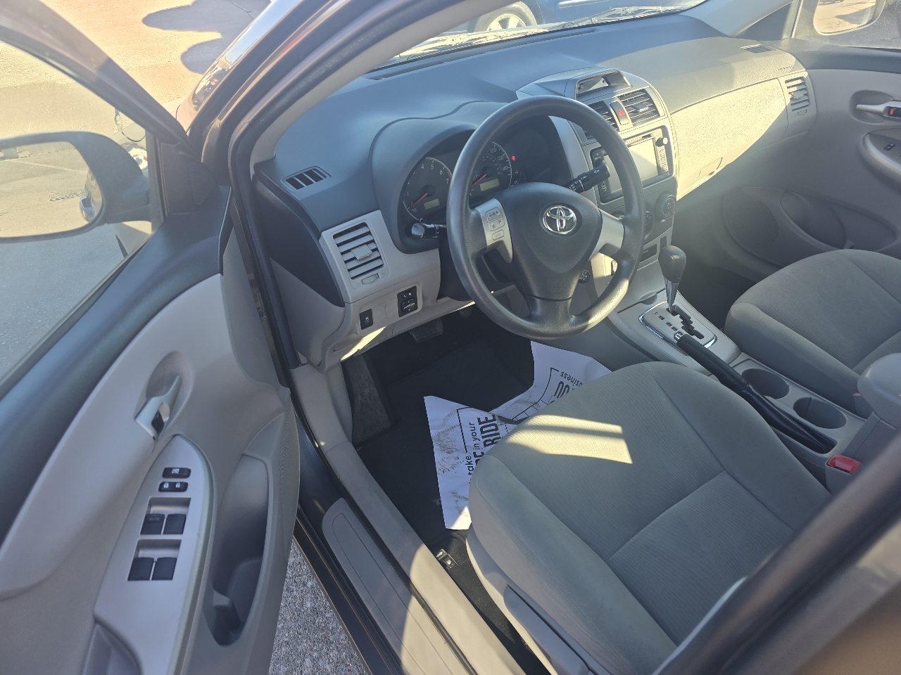 Toyota Corolla LE 4-Speed AT 2013