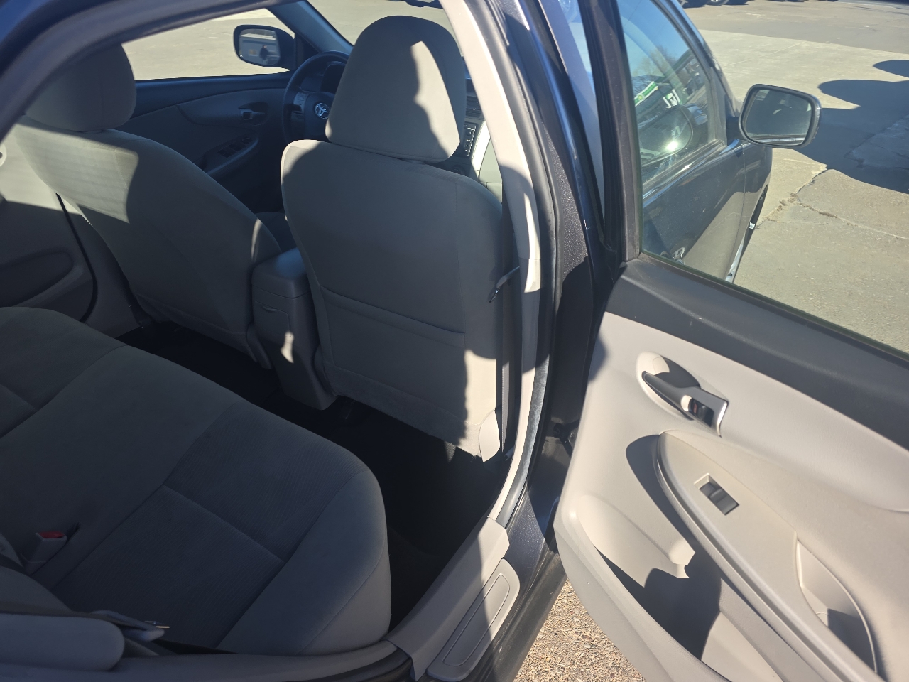 Toyota Corolla LE 4-Speed AT 2013