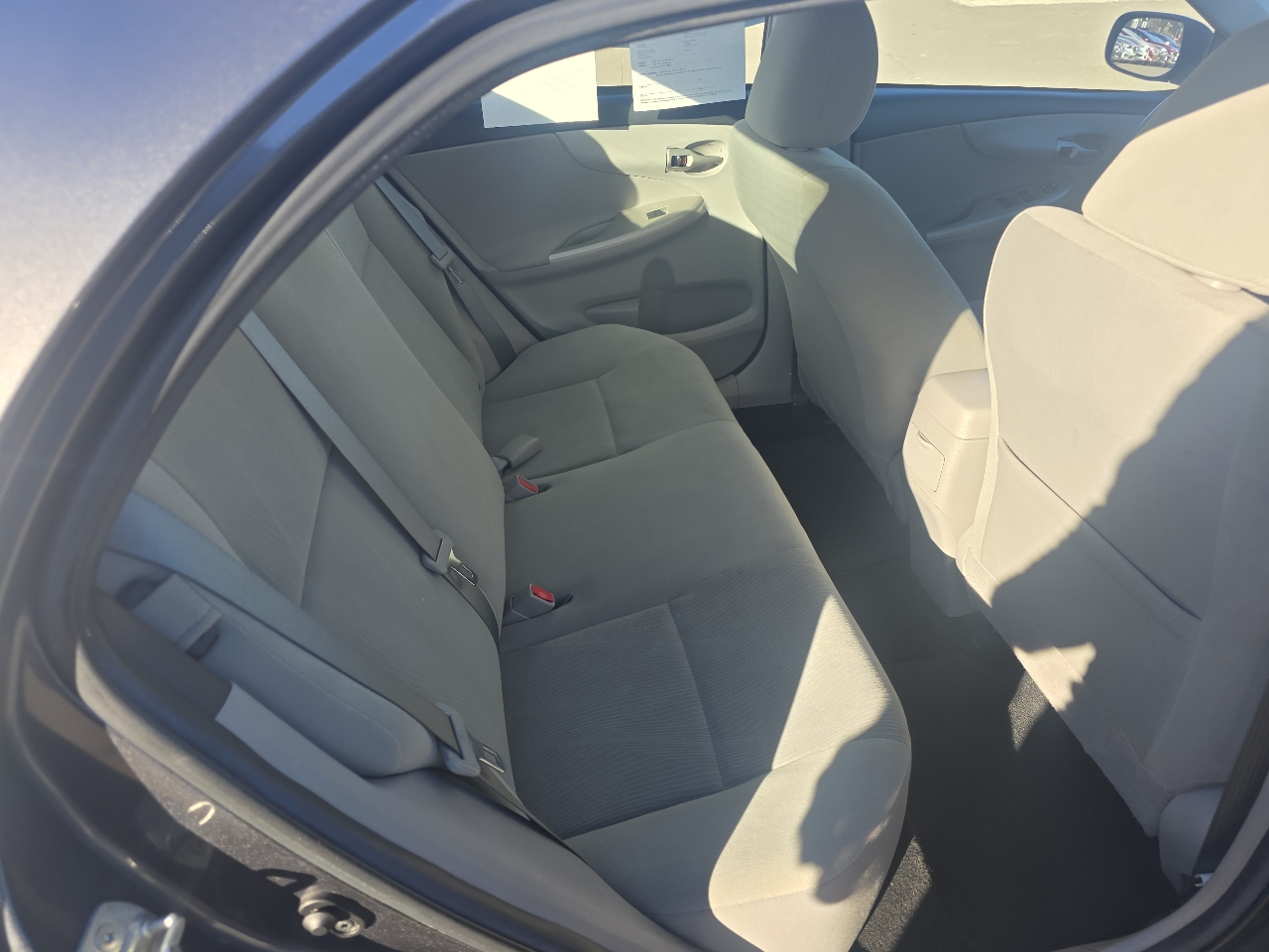 Toyota Corolla LE 4-Speed AT 2013