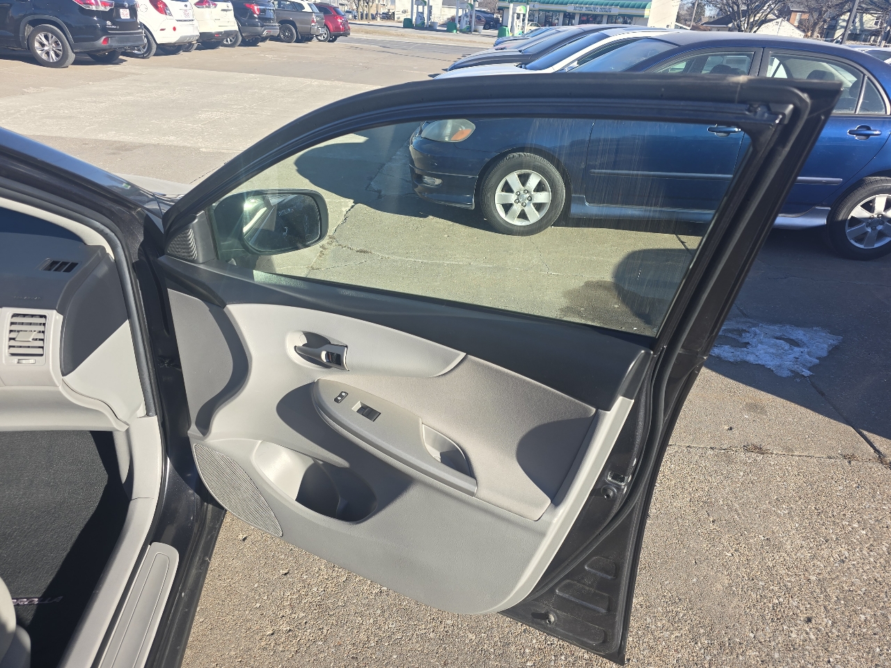 Toyota Corolla LE 4-Speed AT 2013