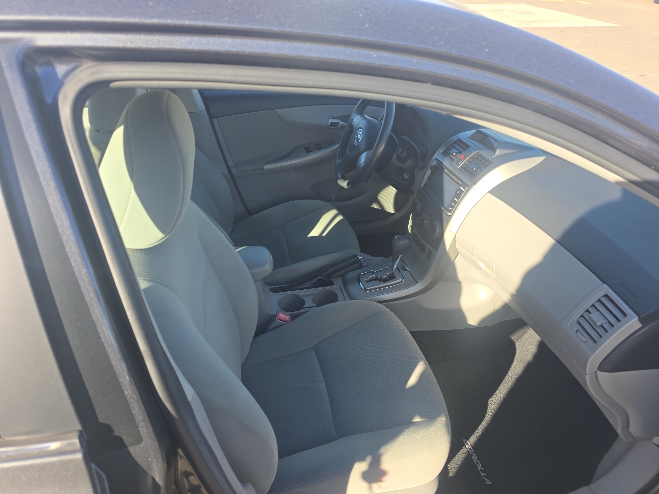 Toyota Corolla LE 4-Speed AT 2013