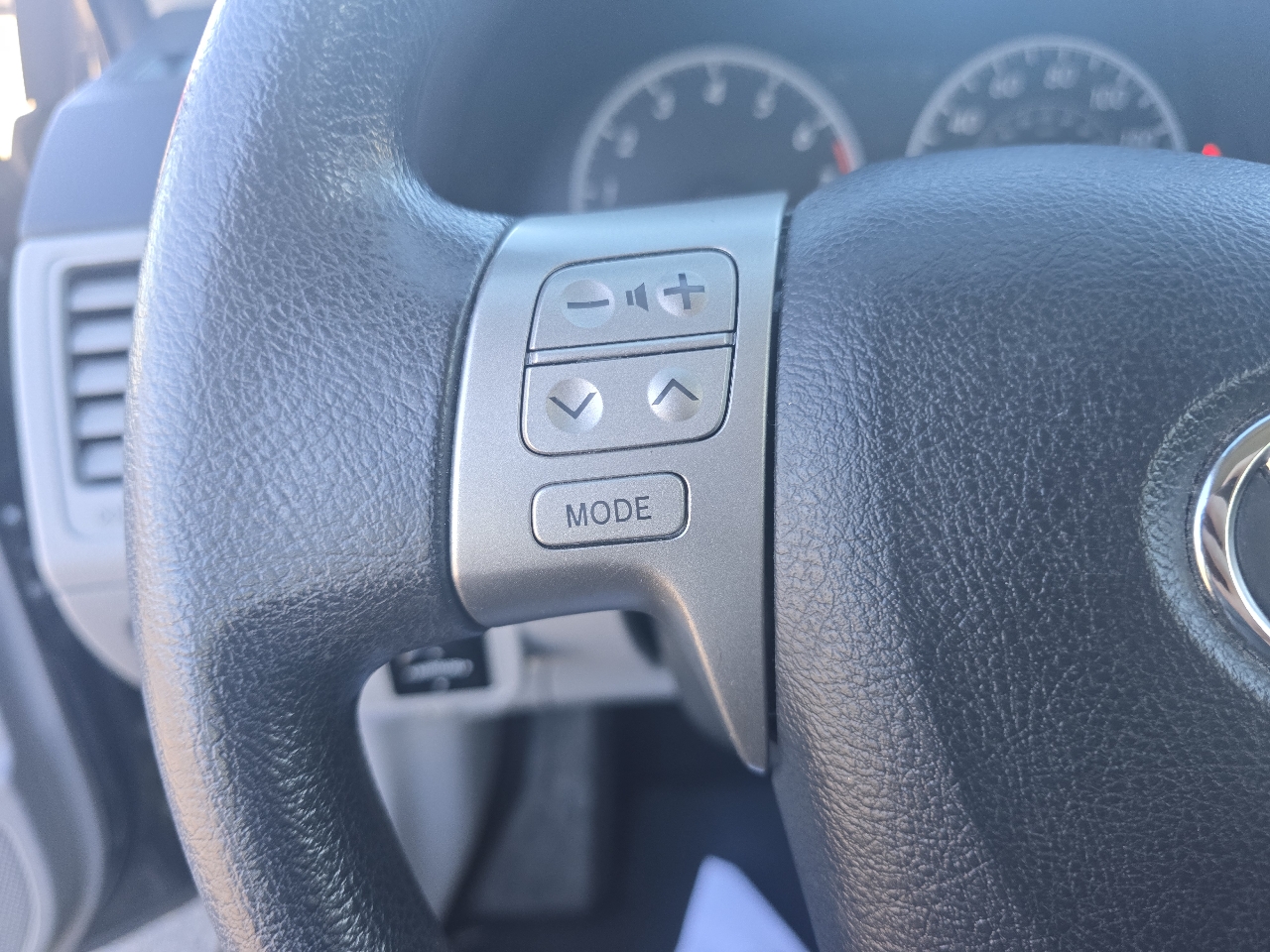 Toyota Corolla LE 4-Speed AT 2013