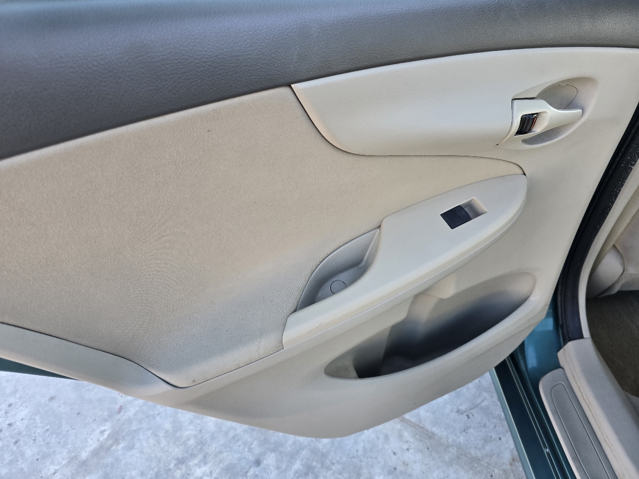 Toyota Corolla LE 4-Speed AT 2009