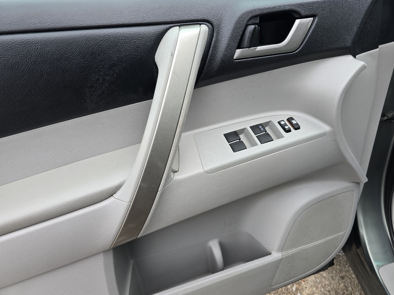 Toyota Highlander Base 4WD 2013