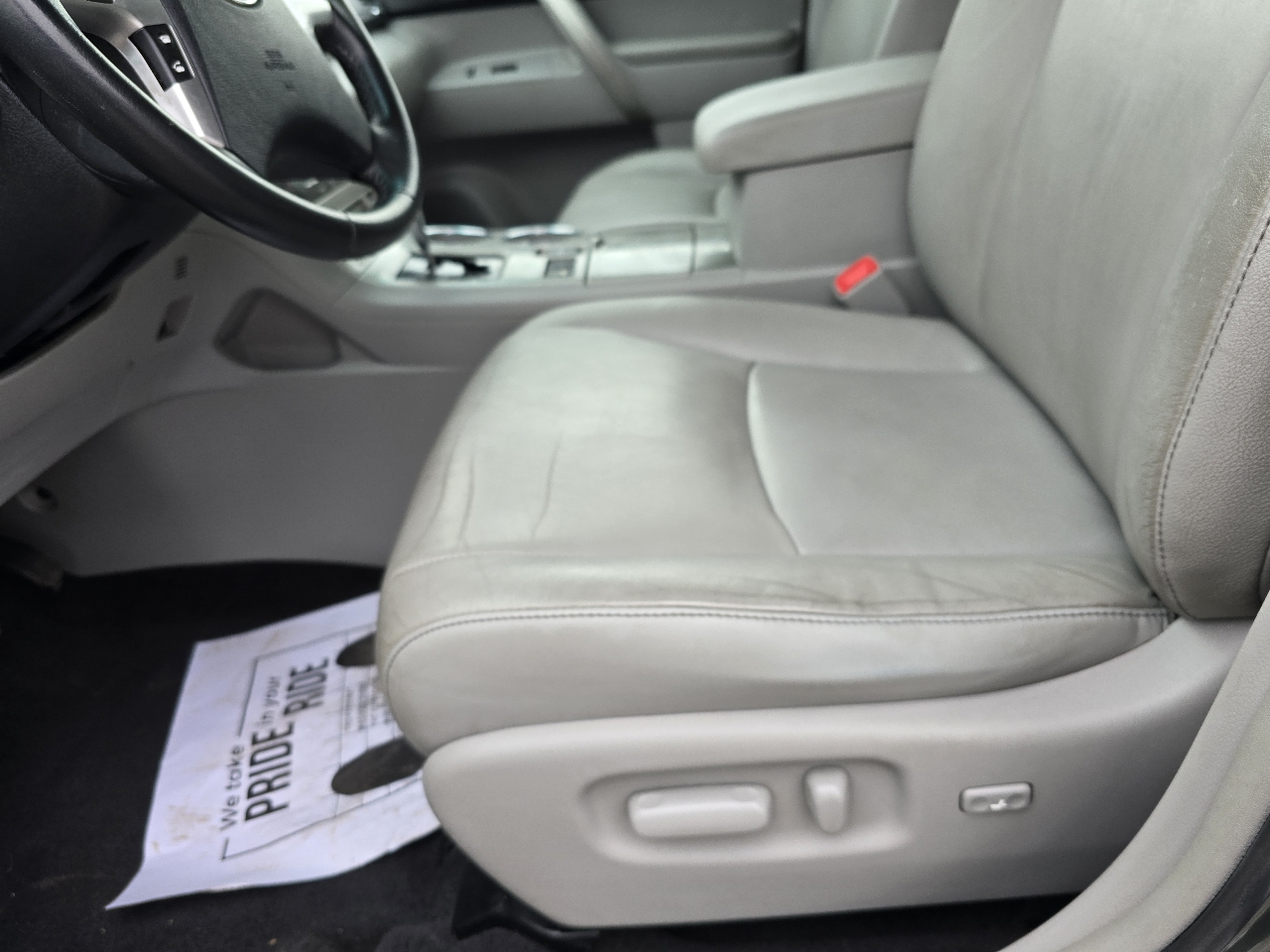 Toyota Highlander Base 4WD 2013