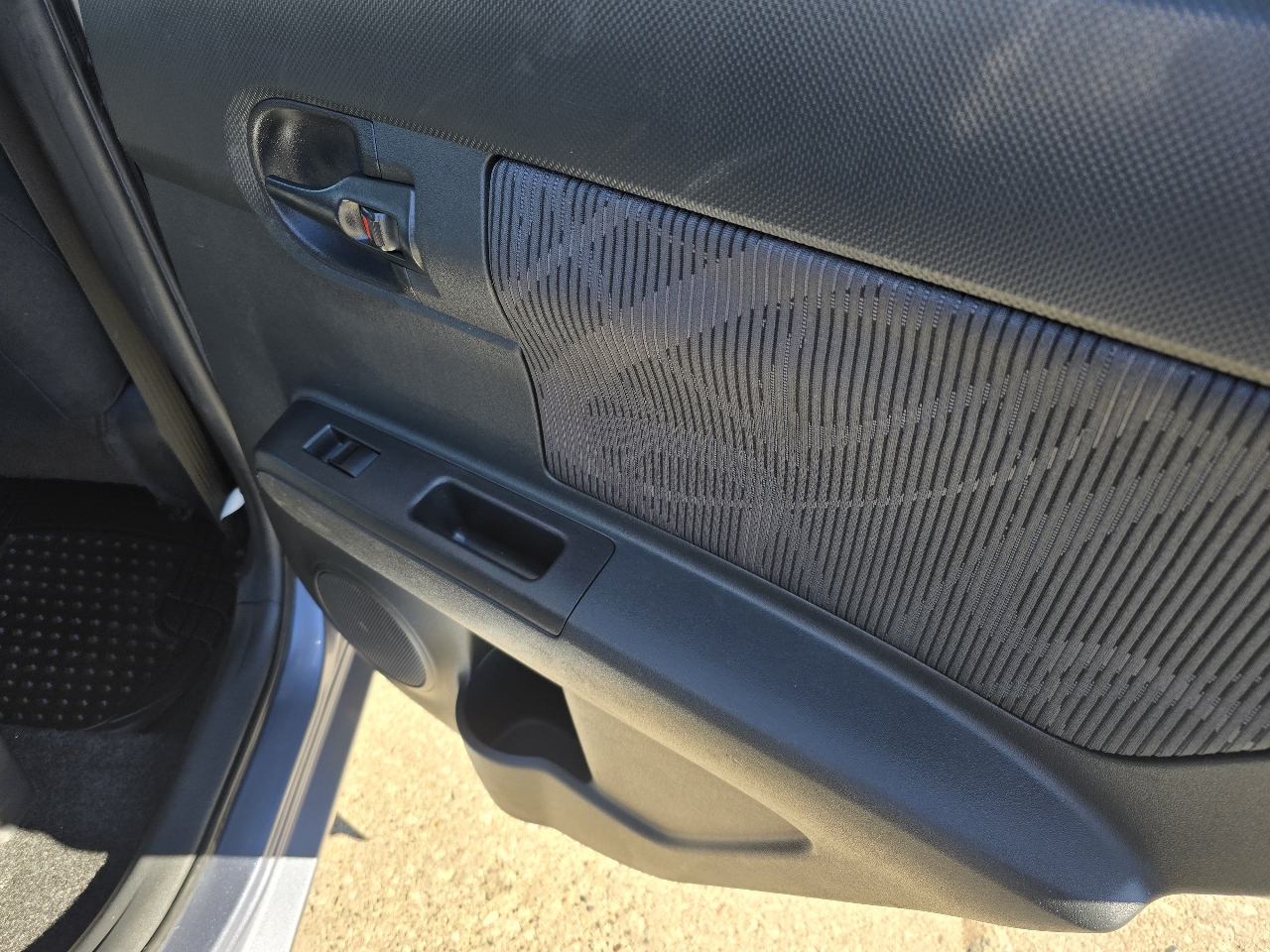 Scion xB 5-Door Wagon 4-Spd AT 2012