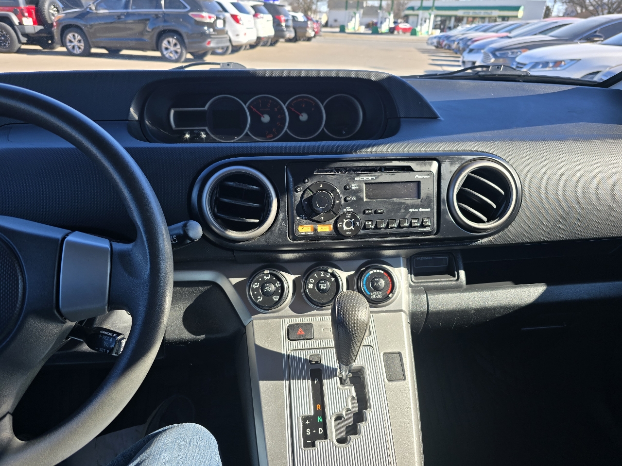 Scion xB 5-Door Wagon 4-Spd AT 2012