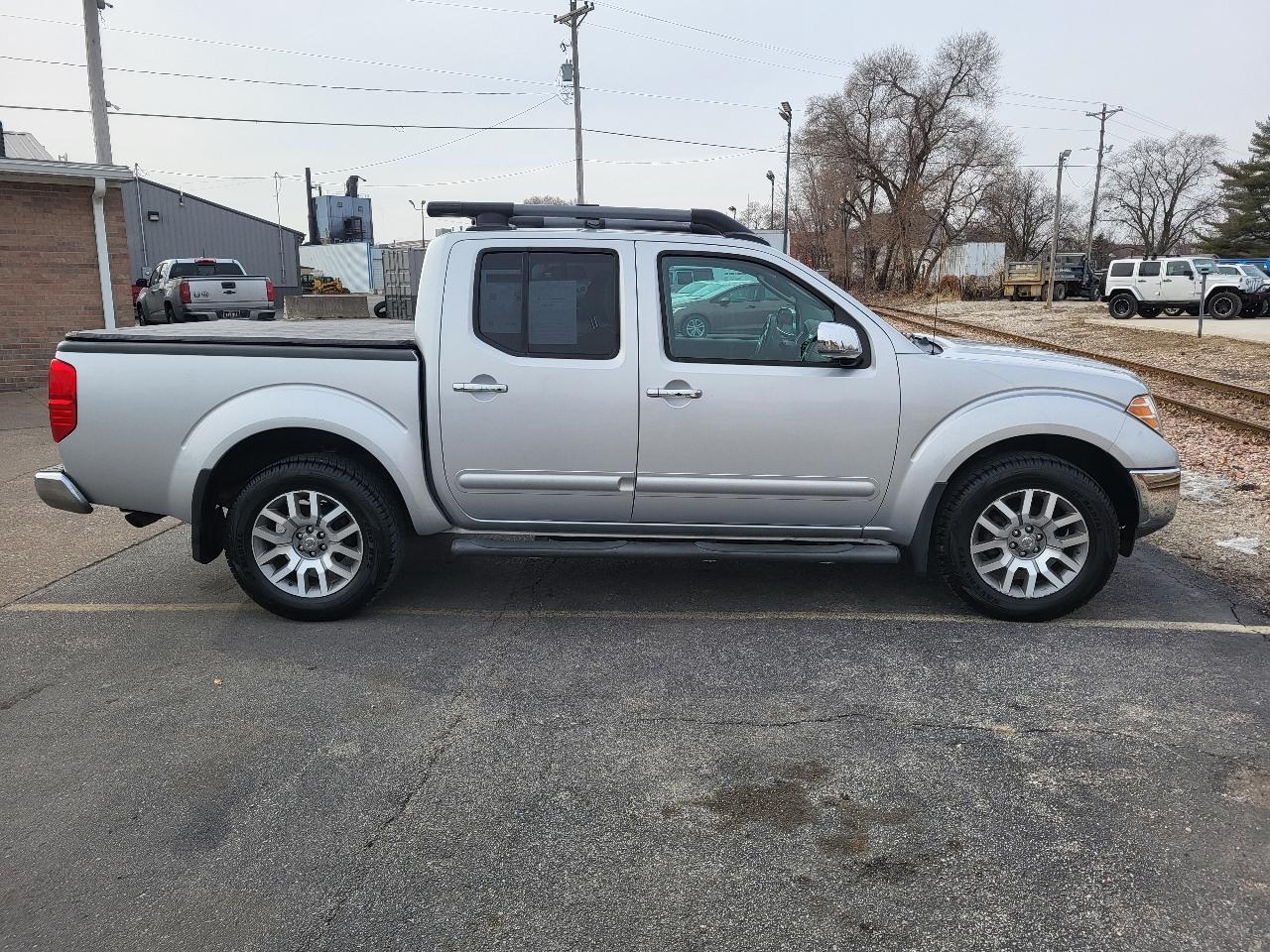 Nissan Frontier SL Crew Cab 4WD 2011