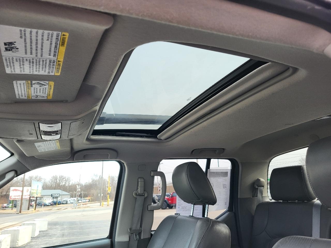 Nissan Frontier SL Crew Cab 4WD 2011