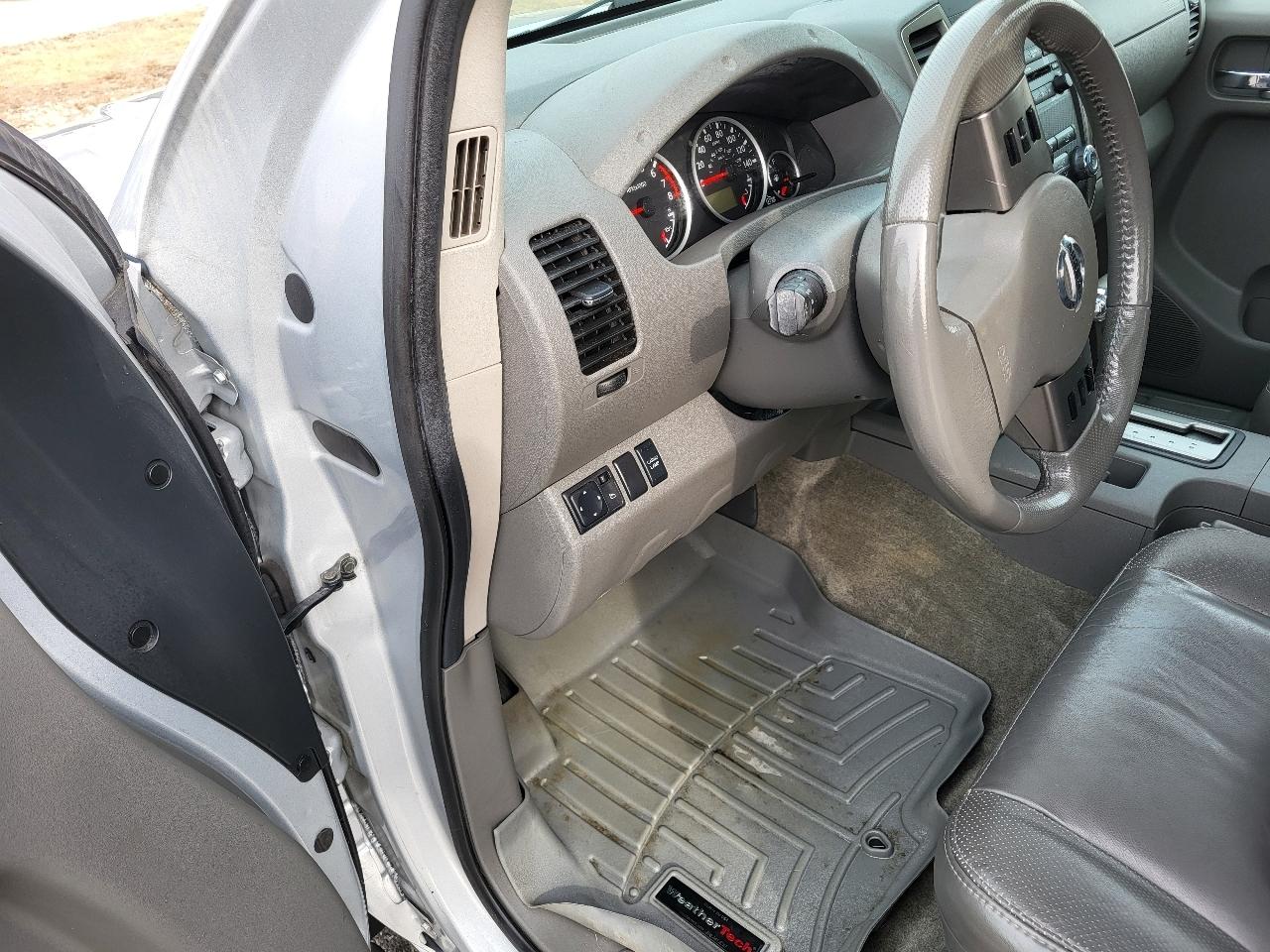 Nissan Frontier SL Crew Cab 4WD 2011