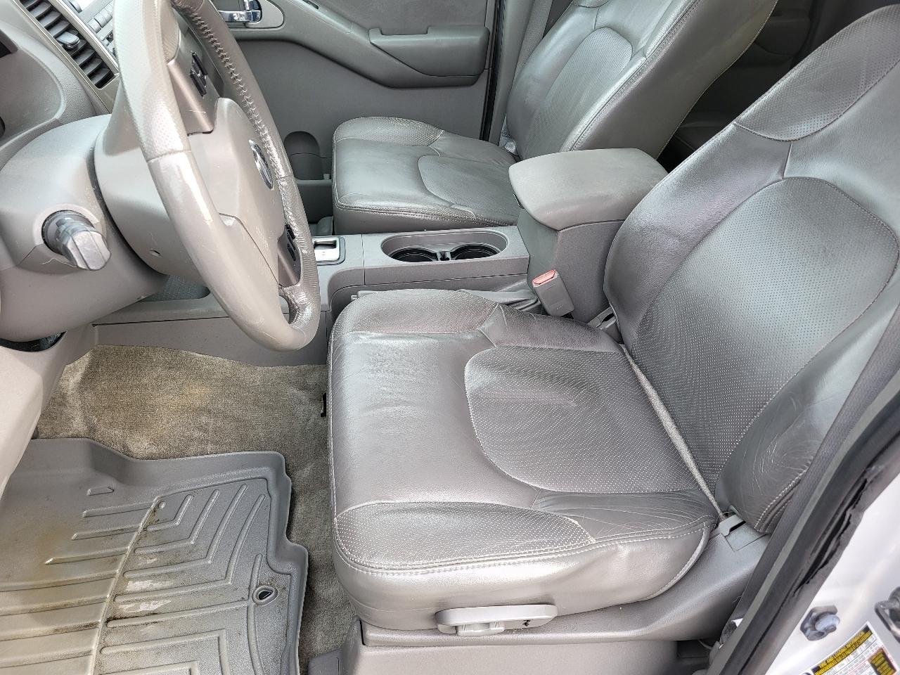 Nissan Frontier SL Crew Cab 4WD 2011