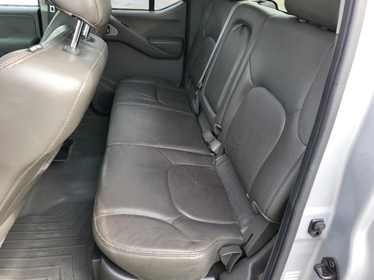 Nissan Frontier SL Crew Cab 4WD 2011