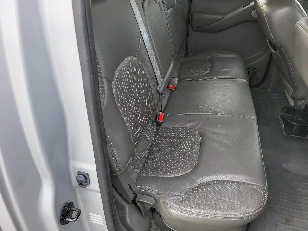 Nissan Frontier SL Crew Cab 4WD 2011