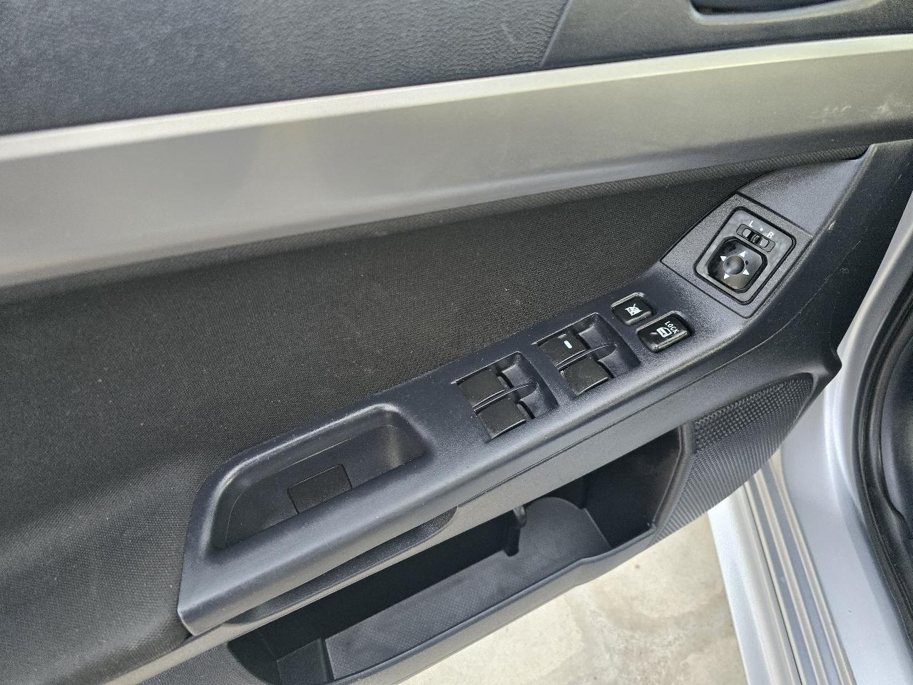 Mitsubishi Lancer ES 2010