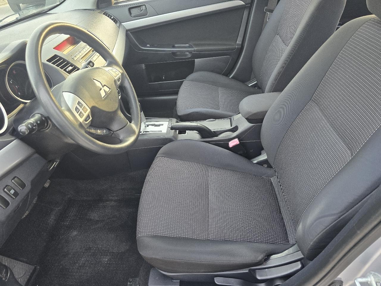 Mitsubishi Lancer ES 2010