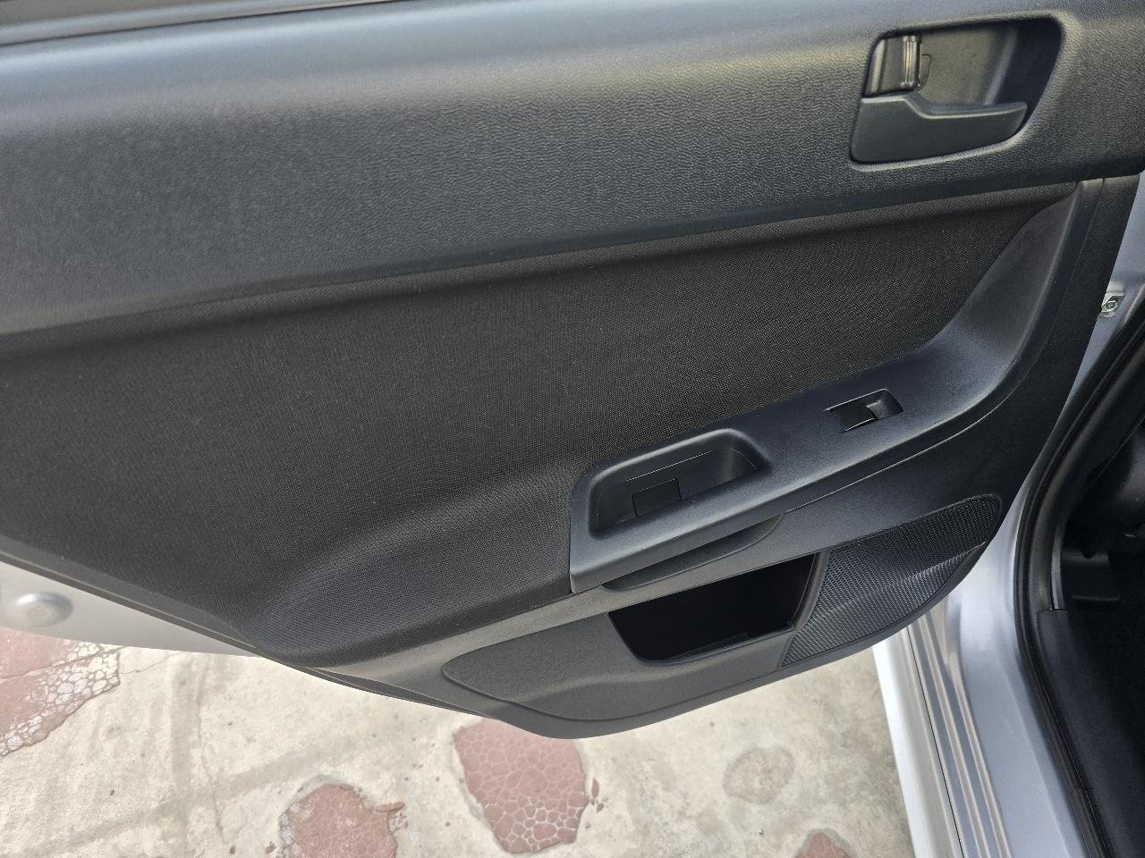 Mitsubishi Lancer ES 2010