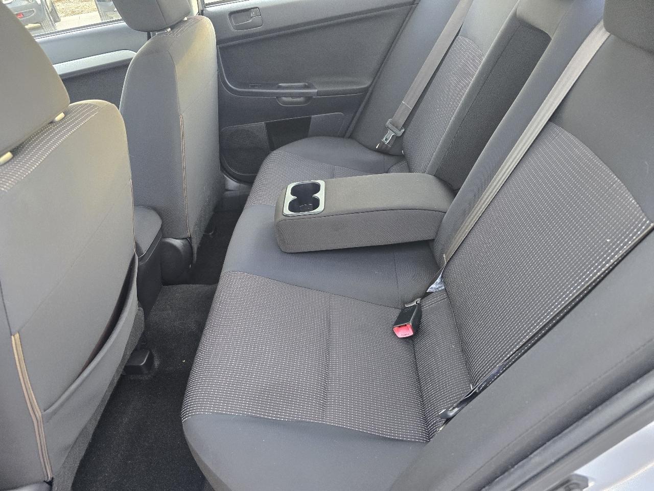 Mitsubishi Lancer ES 2010