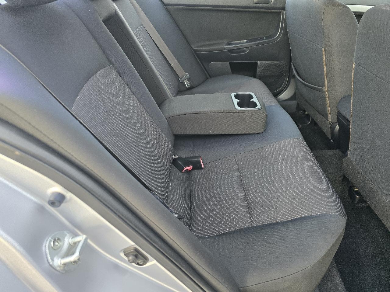 Mitsubishi Lancer ES 2010