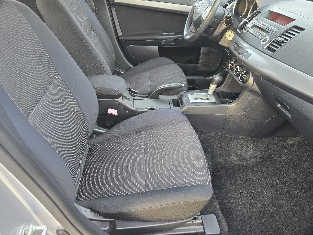 Mitsubishi Lancer ES 2010