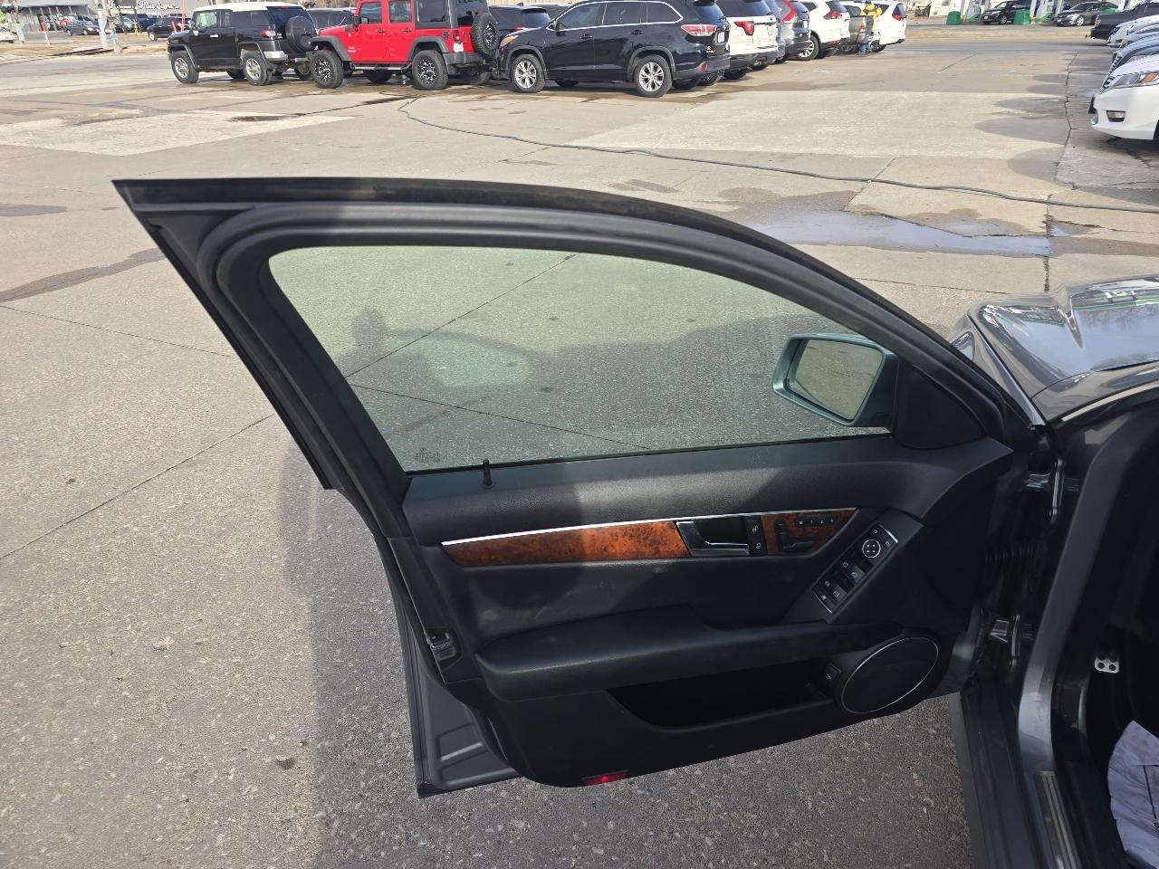 Mercedes-Benz C-Class C300 4MATIC Luxury Sedan 2010