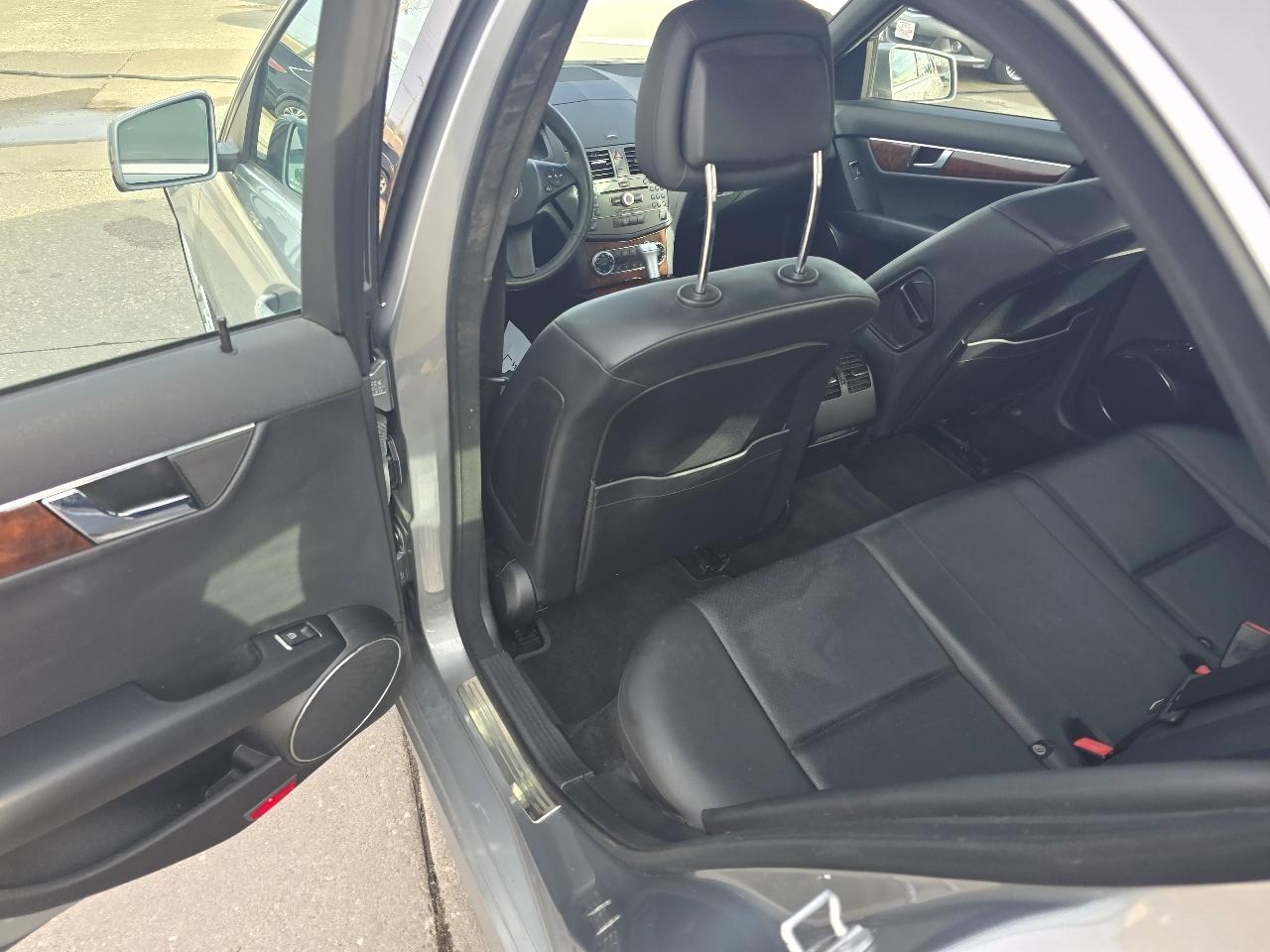 Mercedes-Benz C-Class C300 4MATIC Luxury Sedan 2010