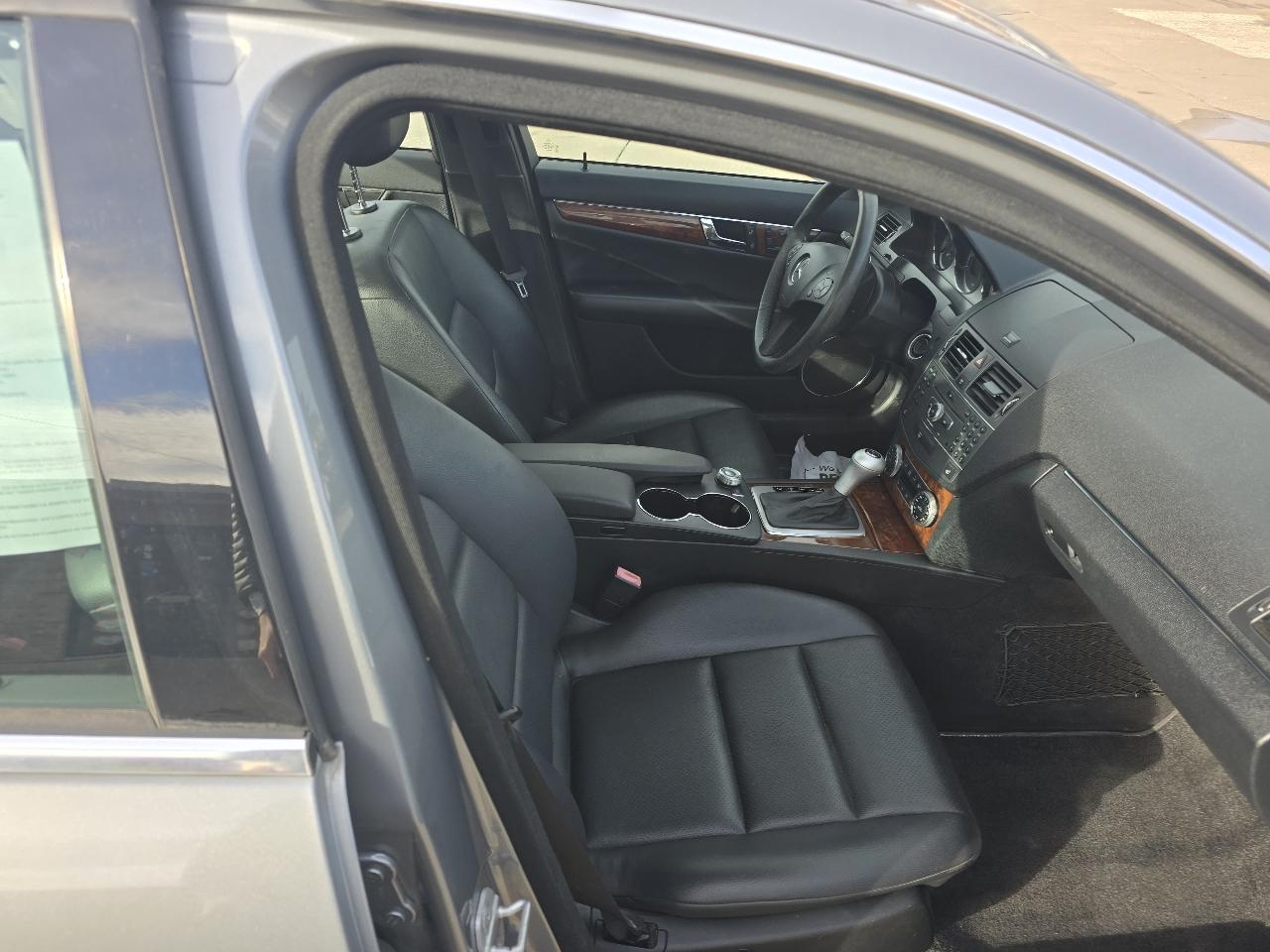 Mercedes-Benz C-Class C300 4MATIC Luxury Sedan 2010