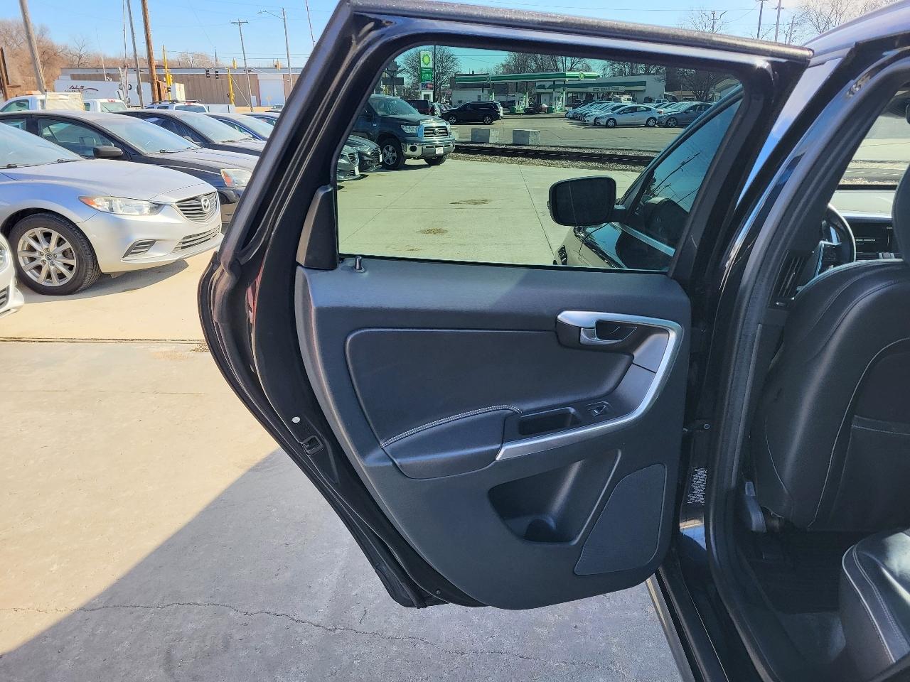 Volvo XC60 T6 R-Design Platinum AWD 2015