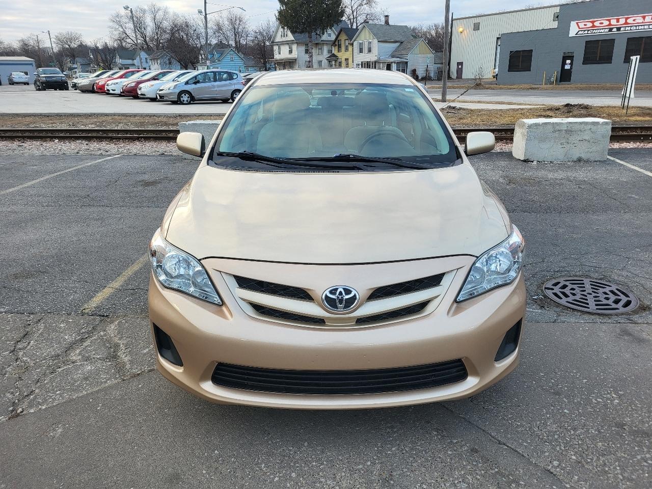 Toyota Corolla LE 4-Speed AT 2012