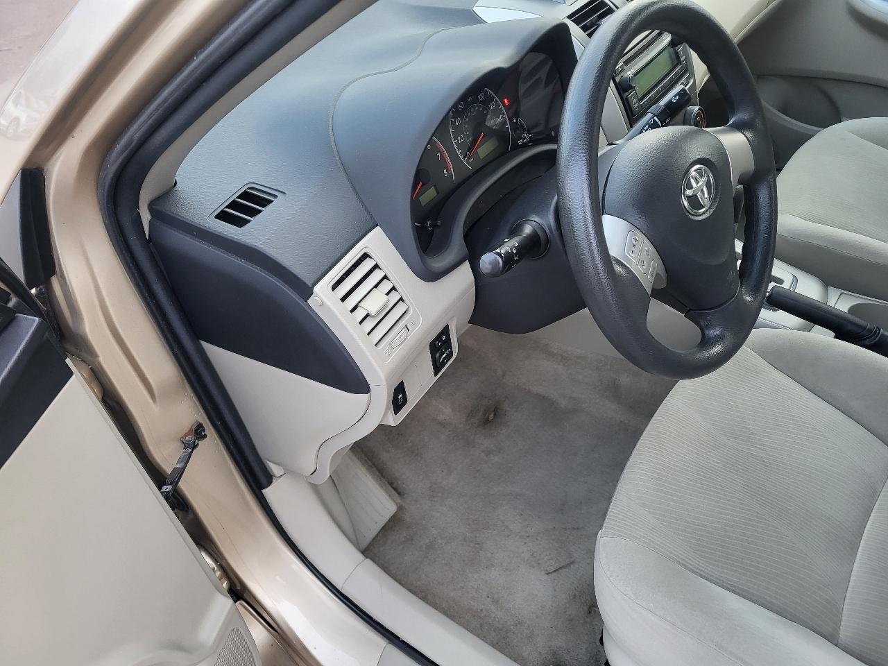 Toyota Corolla LE 4-Speed AT 2012