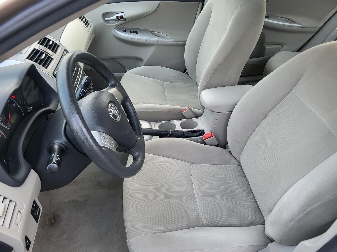 Toyota Corolla LE 4-Speed AT 2012