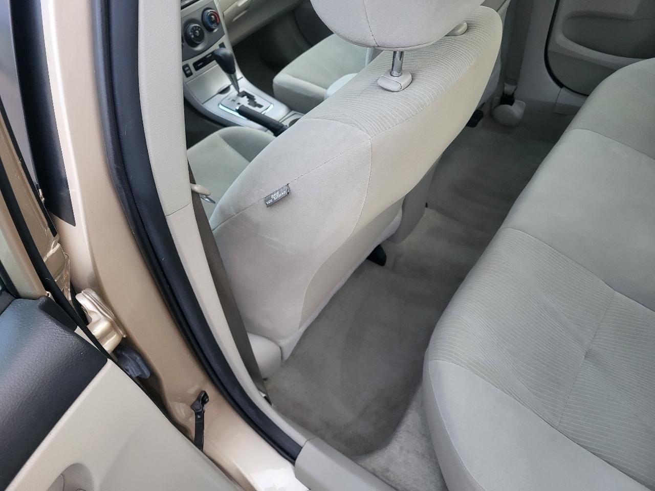 Toyota Corolla LE 4-Speed AT 2012