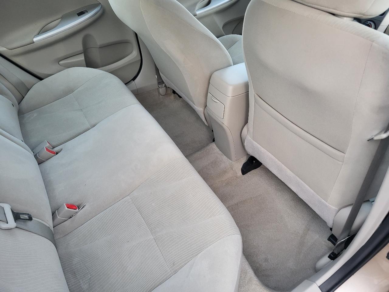 Toyota Corolla LE 4-Speed AT 2012