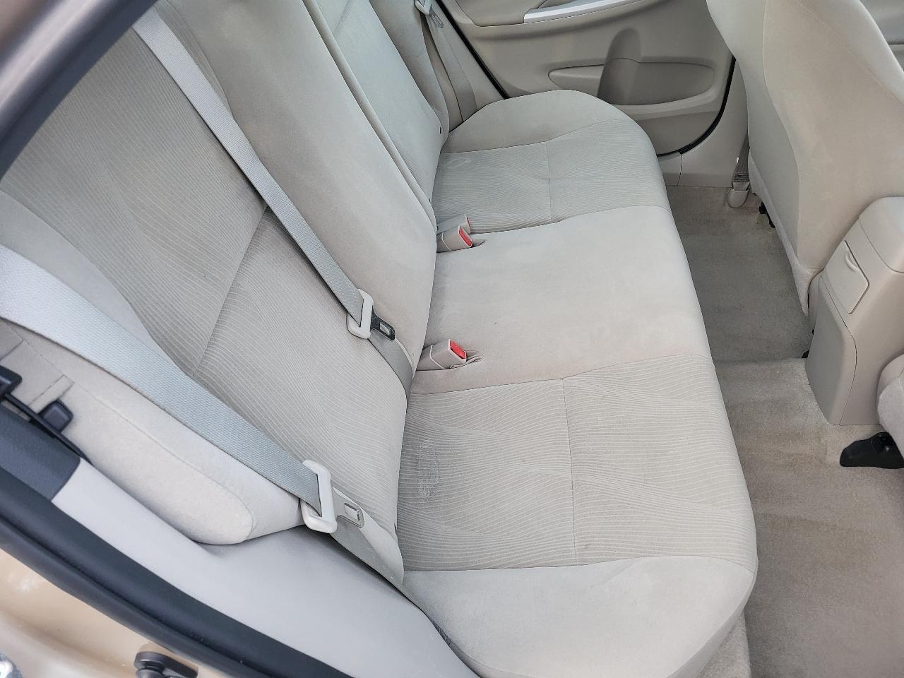 Toyota Corolla LE 4-Speed AT 2012