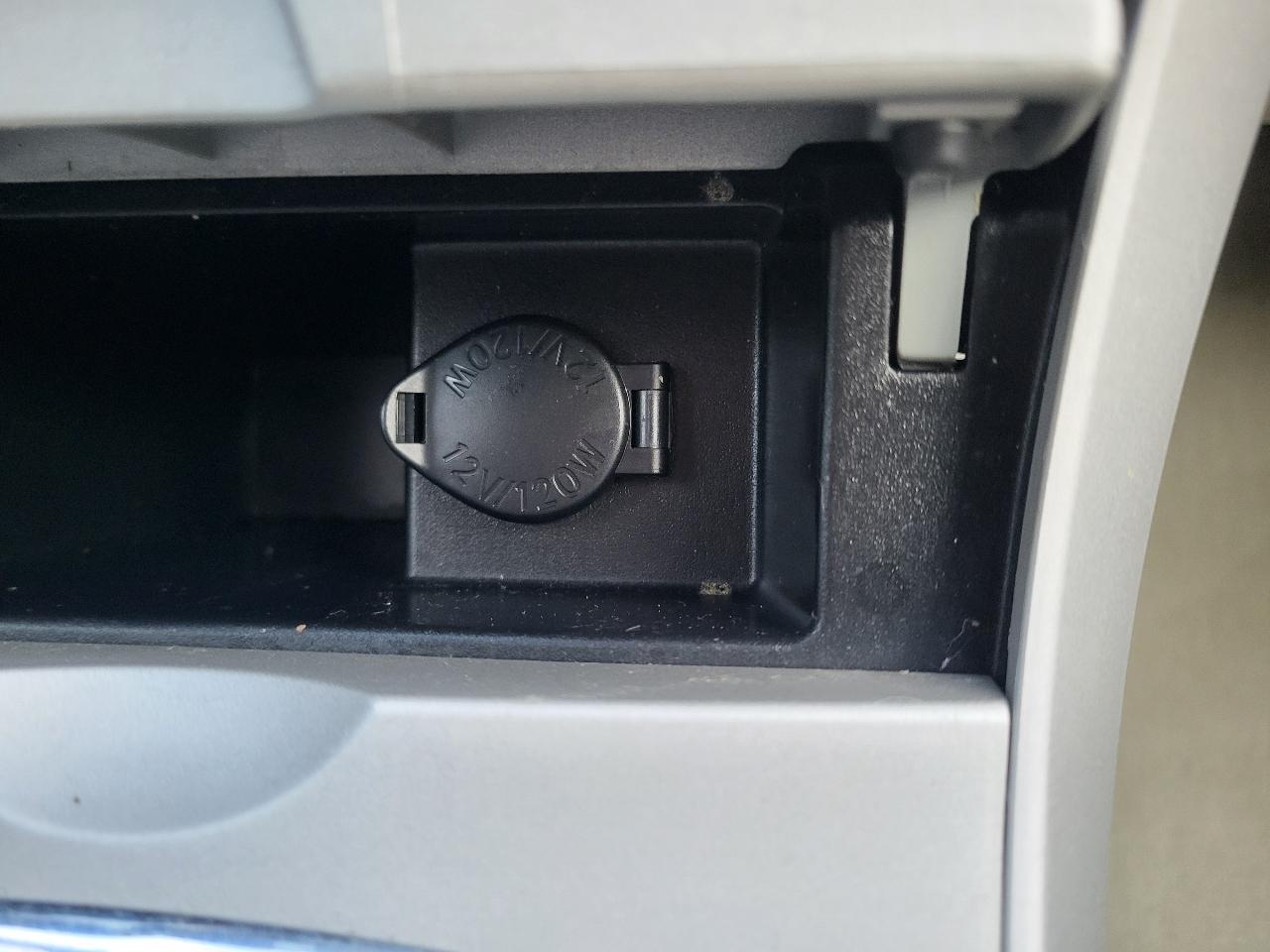 Toyota Corolla LE 4-Speed AT 2012