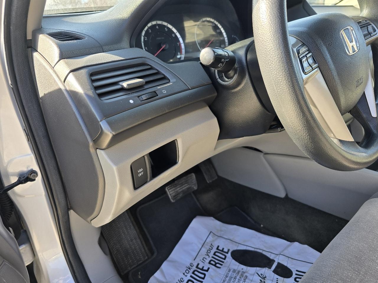 Honda Accord LX sedan AT 2010