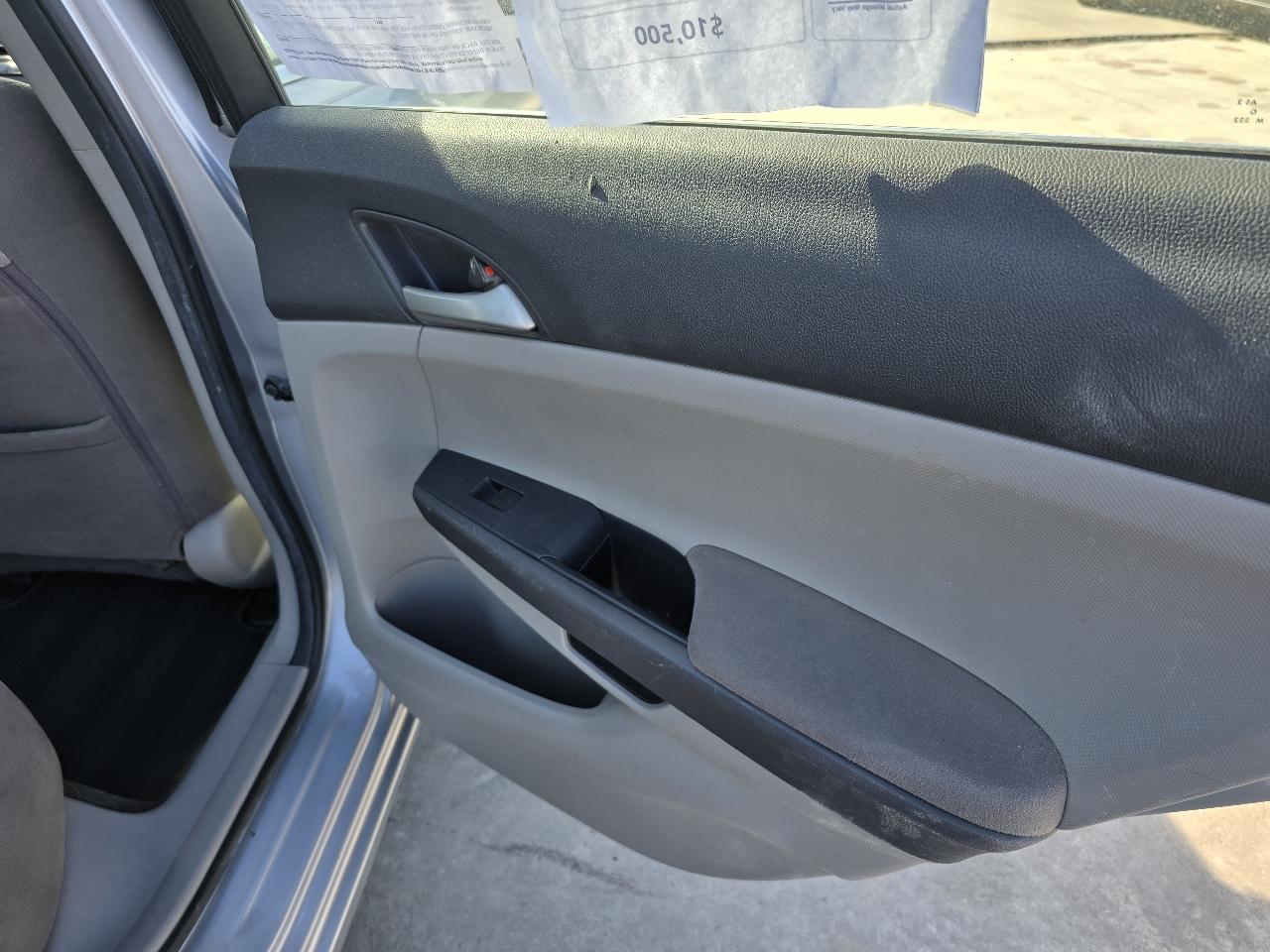 Honda Accord LX sedan AT 2010