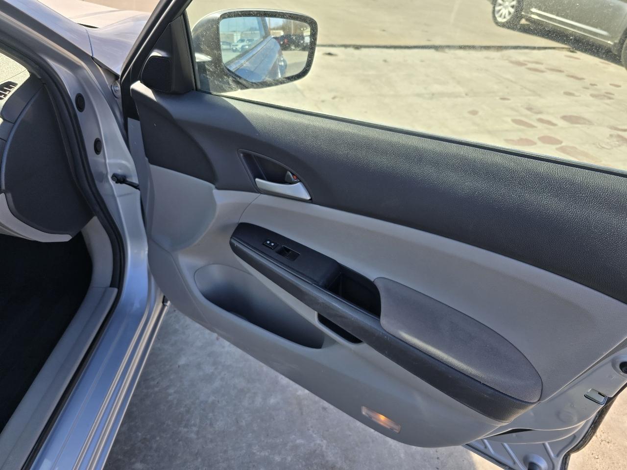 Honda Accord LX sedan AT 2010