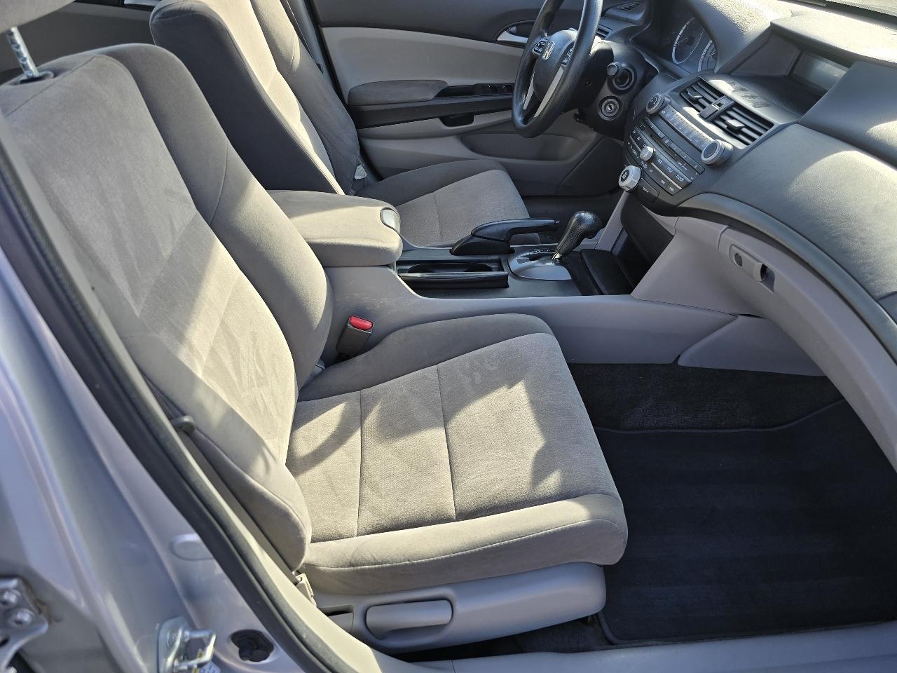 Honda Accord LX sedan AT 2010