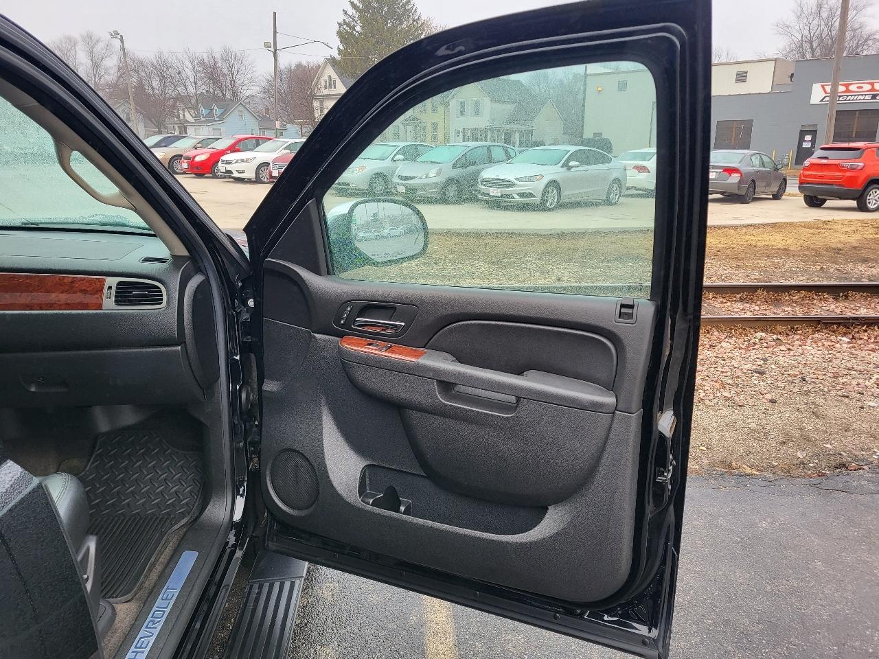 Chevrolet Suburban LTZ 1500 4WD 2014